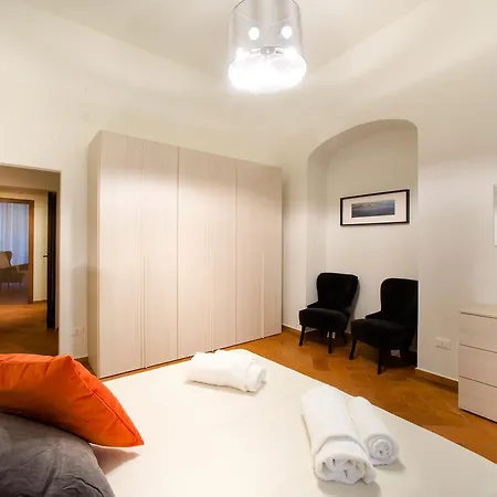 Apartment Apo1 Deluxe 2bdr Family By Ponte Vecchio