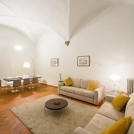Apartment Apo1 Deluxe 2bdr Family By Ponte Vecchio Florence