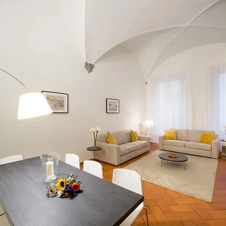 Apo1 Deluxe 2bdr Family By Ponte Vecchio Apartment Florence